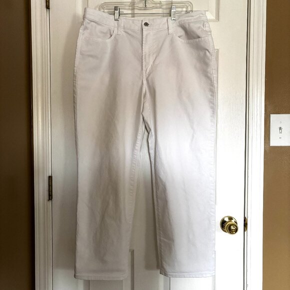 Old Navy High-Rise WOW Loose Jeans Sz 16 Short White - Picture 1 of 7
